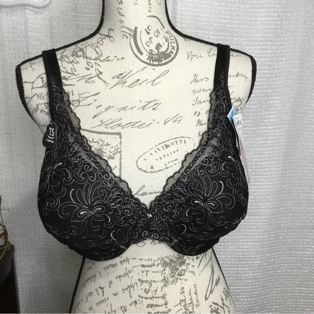 Playtex Secrets Black Underwire Bra 4523 with Embroidery Detail New with tag - Picture 2 of 7